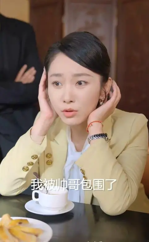 完蛋我被帅哥包围了 海报